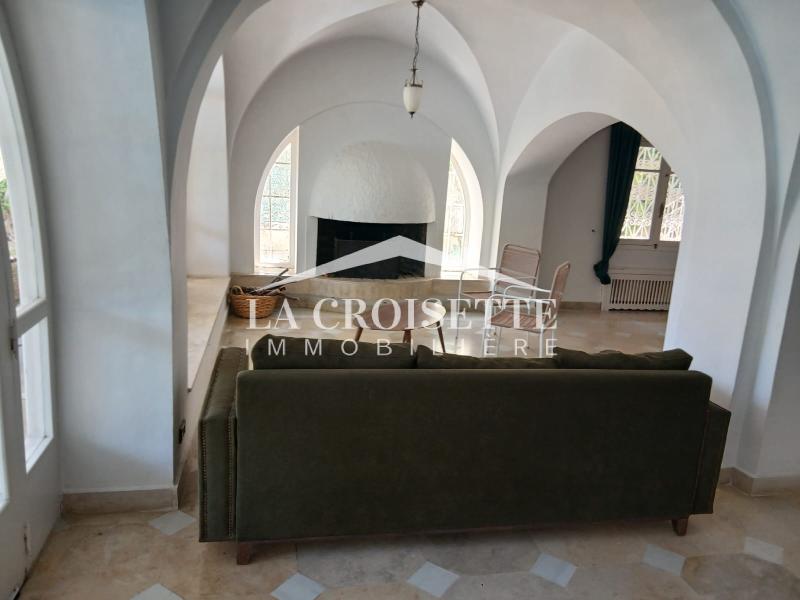 Villa S+4 avec piscine et jardin à La Marsa